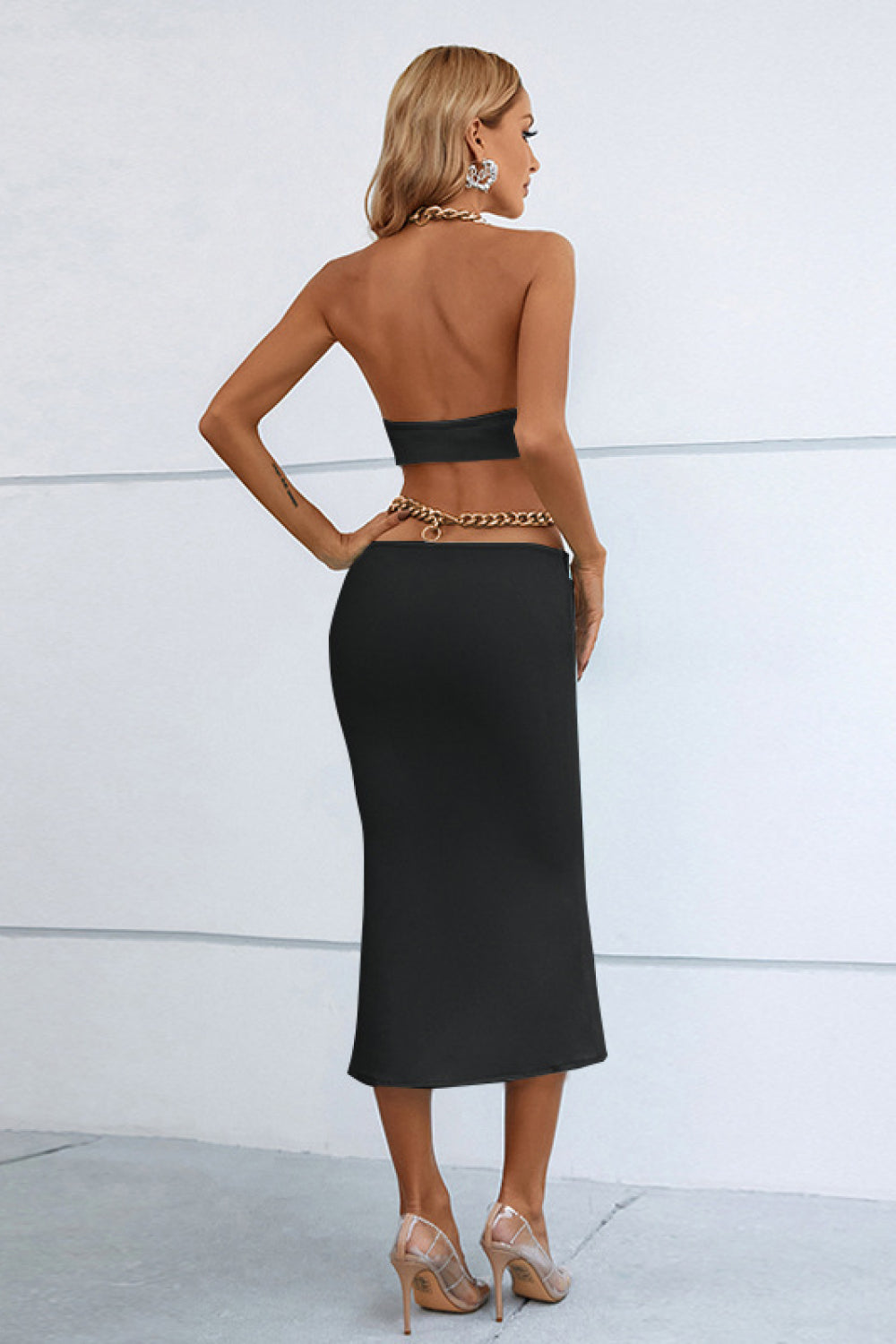 Mini-Bodycon-Kleid mit breiter Kette, Neckholder und Cut-Outs