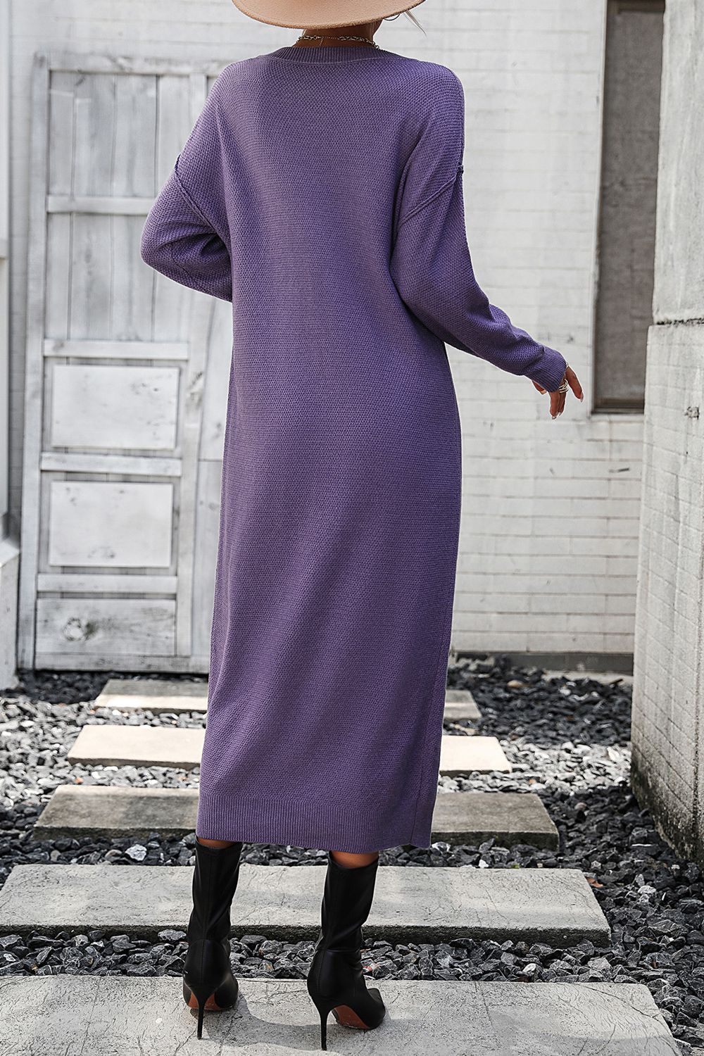 Pulloverkleid mit dekorativen Knöpfen, tief angesetzten Schultern und Einkerbungen