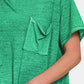 Zenana T-Shirt mit Rundhalsausschnitt und überschnittenen Schultern und Taschen