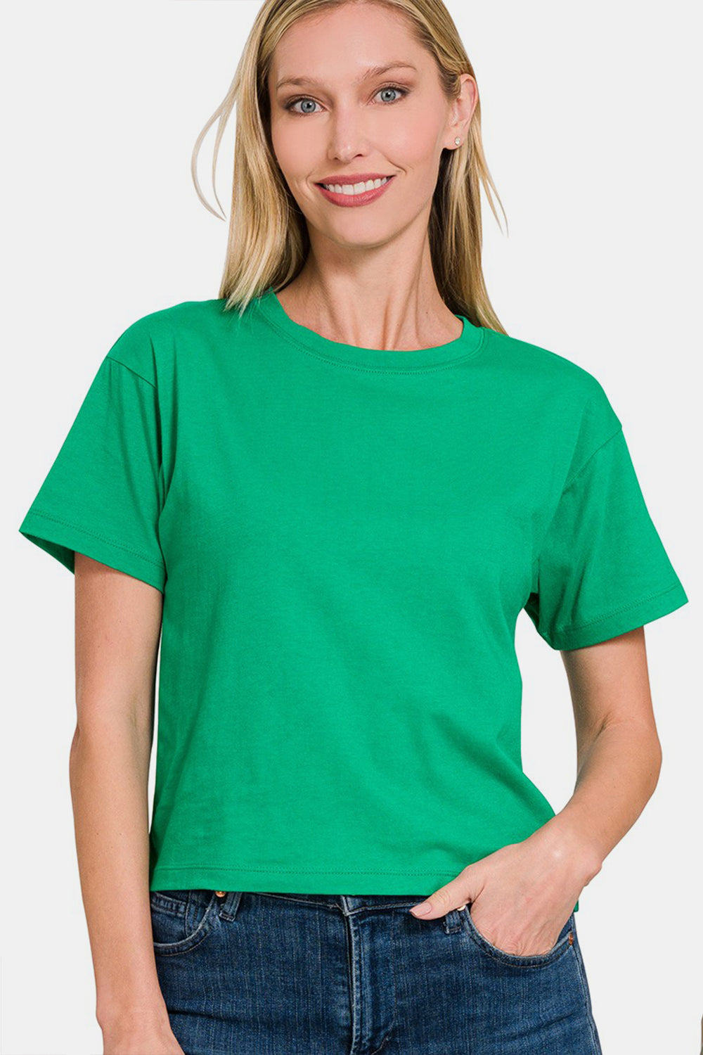 Kurzärmliges, kurzes T-Shirt mit Rundhalsausschnitt von Zenana