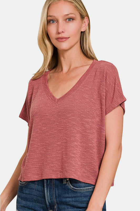 Zenana – Kurzes T-Shirt mit V-Ausschnitt und kurzen Ärmeln