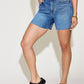 Judy Blue - Schmale Jeansshorts mit hoher Taille und voller Größe