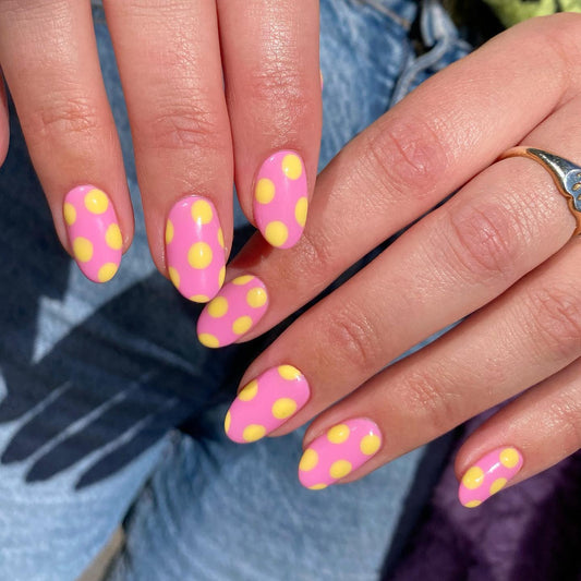 Bettycora „Summer Lovely Dots“ Kurze ovale künstliche Nägel aus Acryl 