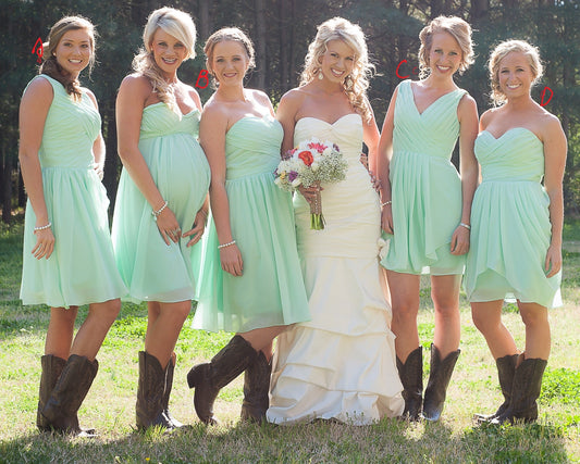 Sommerliches rustikales Country-Mintgrünes, ungleiches Chiffon-Kurzes Brautjungfernkleid mit Stiefeln, GDC1508