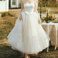 Kurzes Hochzeitskleid im Vintage-Stil der 50er Jahre mit Punkten