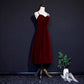 Burgunderrotes, kurzes Samtkleid im 50er-Jahre-Stil, Brautjungfernkleid
