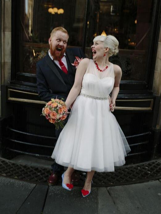 Erschwingliches, romantisches, knielanges Hochzeitskleid im Country-Stil aus Tüll, 20110636 