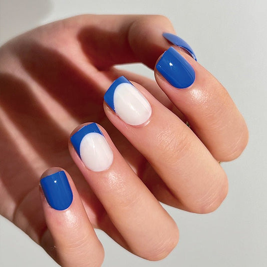 Blaue French Tip Kurze Squoval Press On Nails 